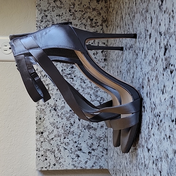 !!! SOLD !!!! Vince Camuto Imagine Devin Satin Sandals US 9 !!! SOLD !!!! - Picture 2 of 10